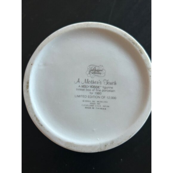 Porcelain Figurine Trinket Box A Mothers Touch Holly Hobbie 1980 Limited Edition - Picture 7 of 7